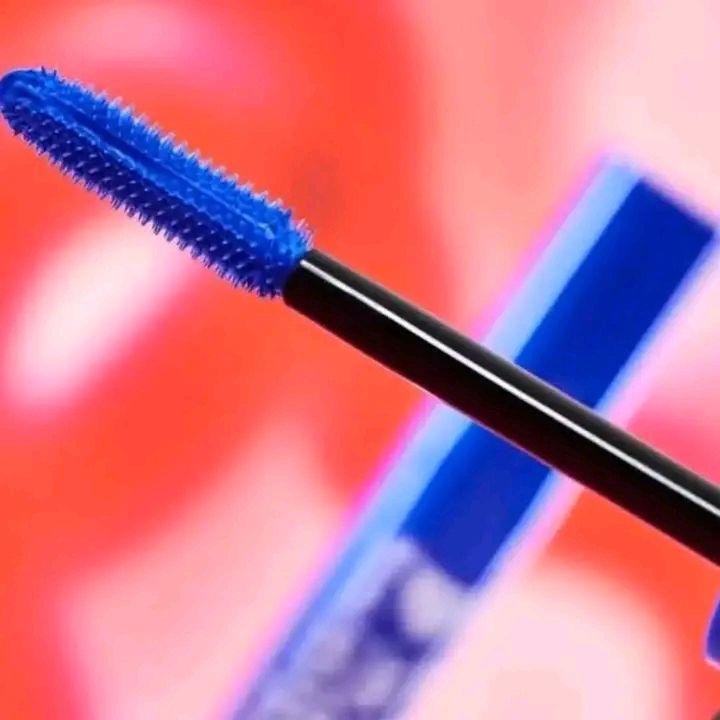 Extreme Blue Mascara